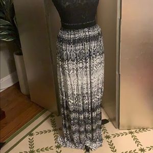 Kenneth Cole black/white patterned long skirt